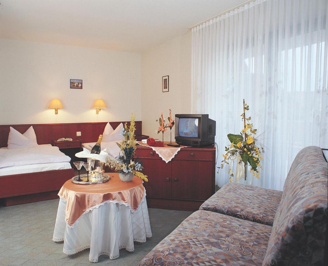 Hotel Zur Schmiede Alsfeld Exterior foto